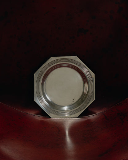 ASSIETTE À PÂTÉE EN MÉTAL ARGENTÉ PETIT CHIEN / CHAT, 1950s