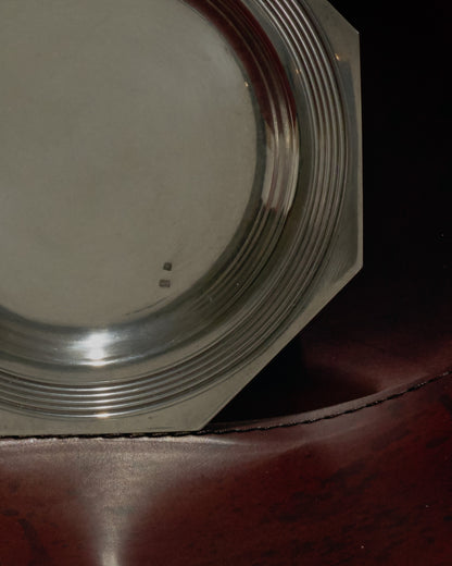 ASSIETTE À PÂTÉE EN MÉTAL ARGENTÉ PETIT CHIEN / CHAT, 1950s