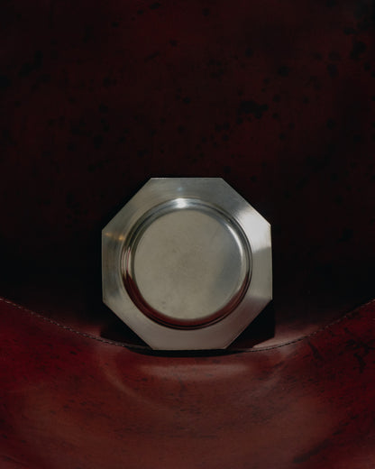 ASSIETTE À PÂTÉE EN MÉTAL ARGENTÉ PETIT CHIEN / CHAT, 1950s