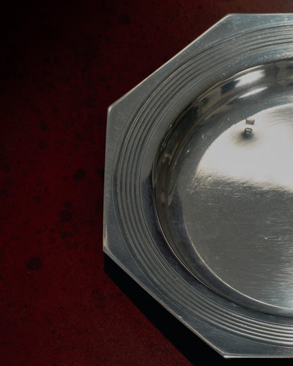 ASSIETTE À PÂTÉE EN MÉTAL ARGENTÉ PETIT CHIEN / CHAT, 1950s