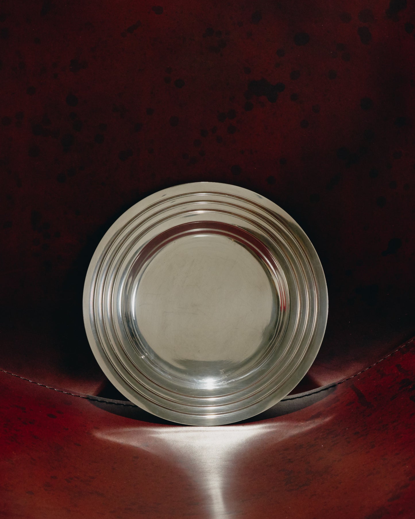 ASSIETTE À PÂTÉE EN MÉTAL ARGENTÉ PETIT CHIEN / CHAT, 1970s