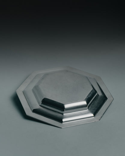 ASSIETTE À PÂTÉ EN MÉTAL ARGENTÉ, 1930s