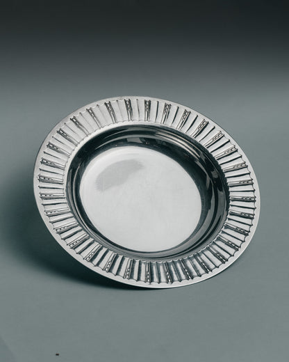 ASSIETTE À PÂTÉE EN MÉTAL ARGENTÉ POUR MOYEN CHIEN, GALLIA, 1930s