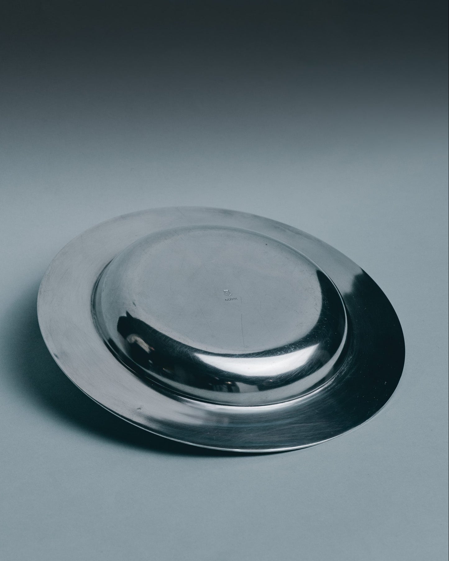 ASSIETTE À PÂTÉE EN MÉTAL ARGENTÉ POUR MOYEN CHIEN, GALLIA, 1930s