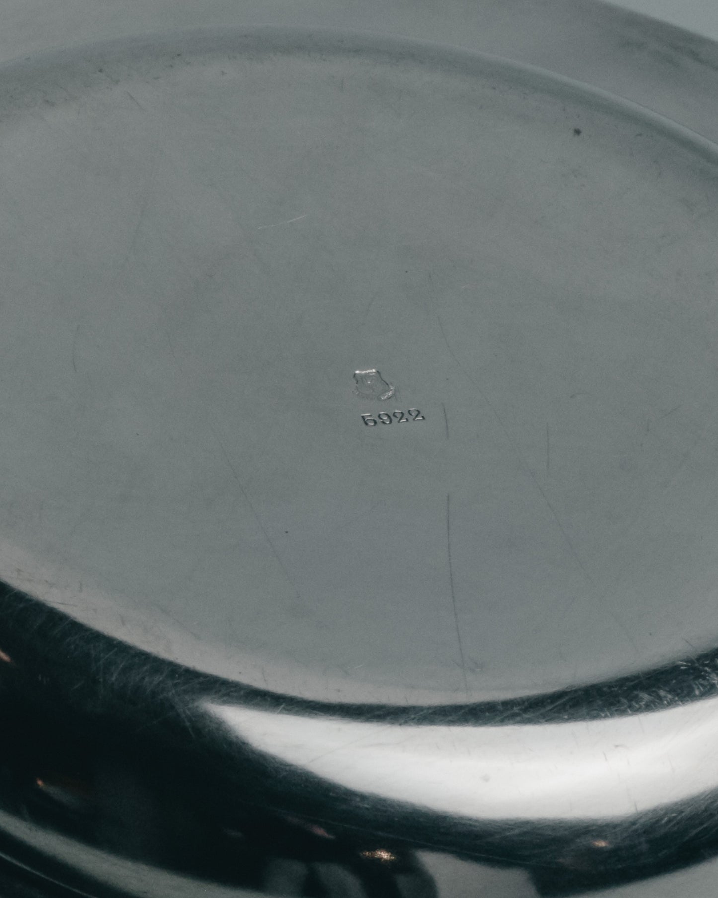 ASSIETTE À PÂTÉ EN MÉTAL ARGENTÉ POUR PETIT ET MOYEN CHIEN / CHAT, 1930s