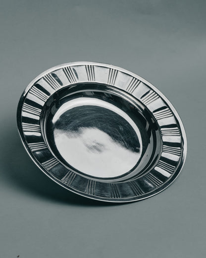 ASSIETTE À PÂTÉ EN MÉTAL ARGENTÉ POUR PETIT ET MOYEN CHIEN / CHAT, 1930s