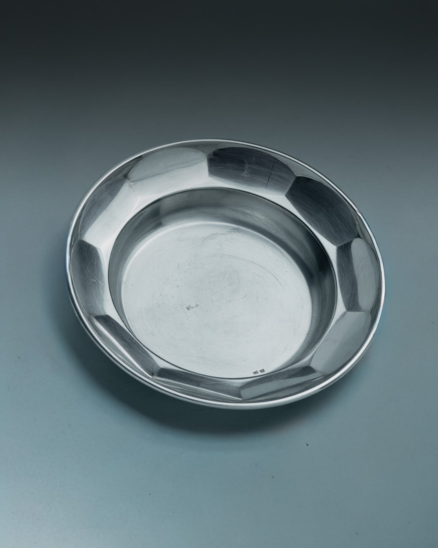 ASSIETTE À PÂTÉE EN MÉTAL ARGENTÉ POUR MOYEN CHIEN / CHAT, 1950s