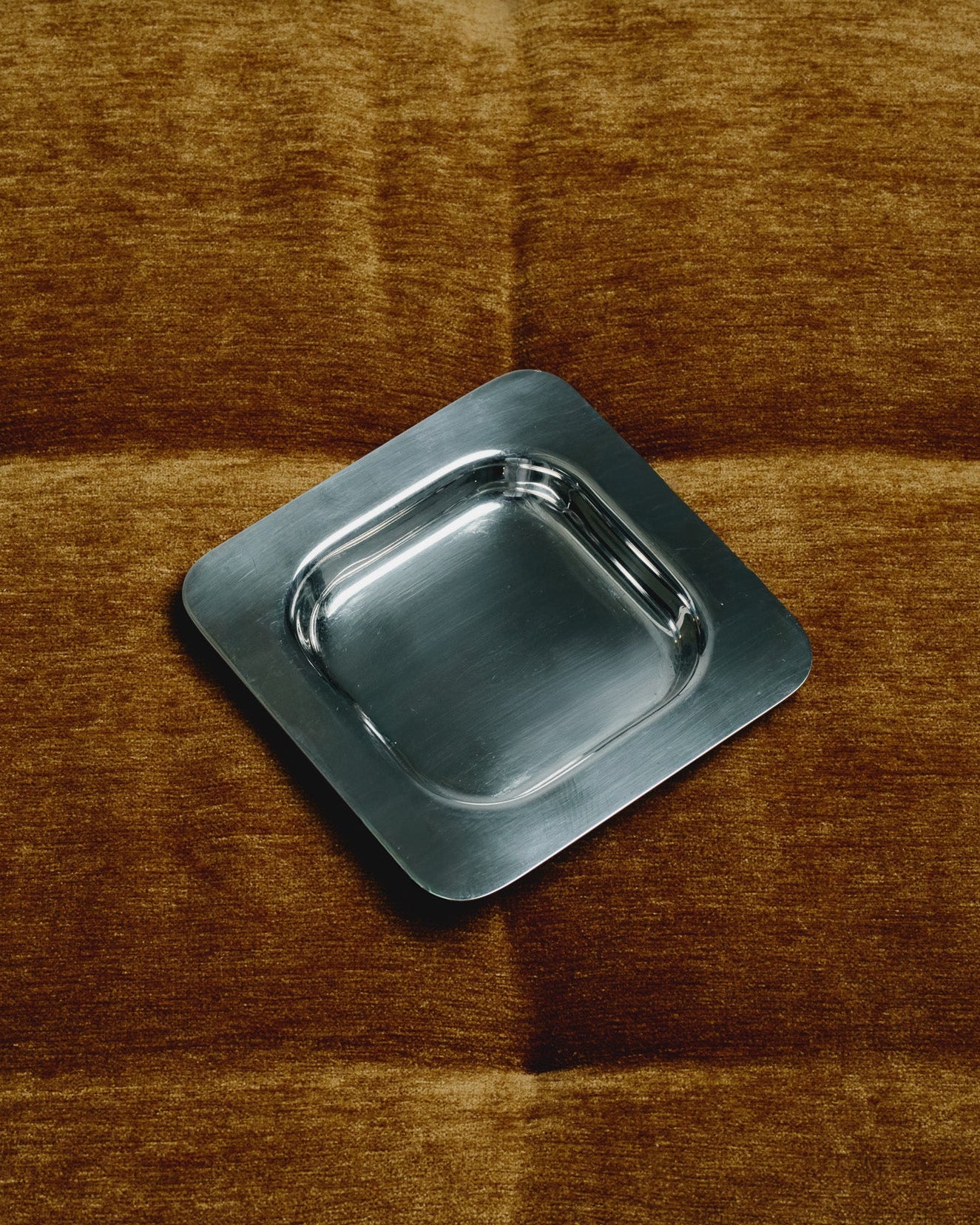 ASSIETTE À PÂTÉE EN MÉTAL ARGENTÉ POUR MOYEN CHIEN / CHAT, 1970s