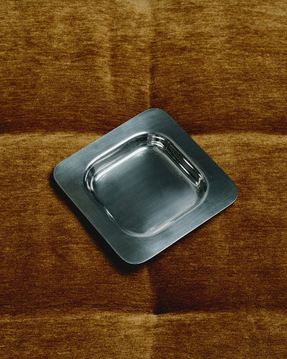 ASSIETTE À PÂTÉE EN MÉTAL ARGENTÉ POUR MOYEN CHIEN / CHAT, 1970s