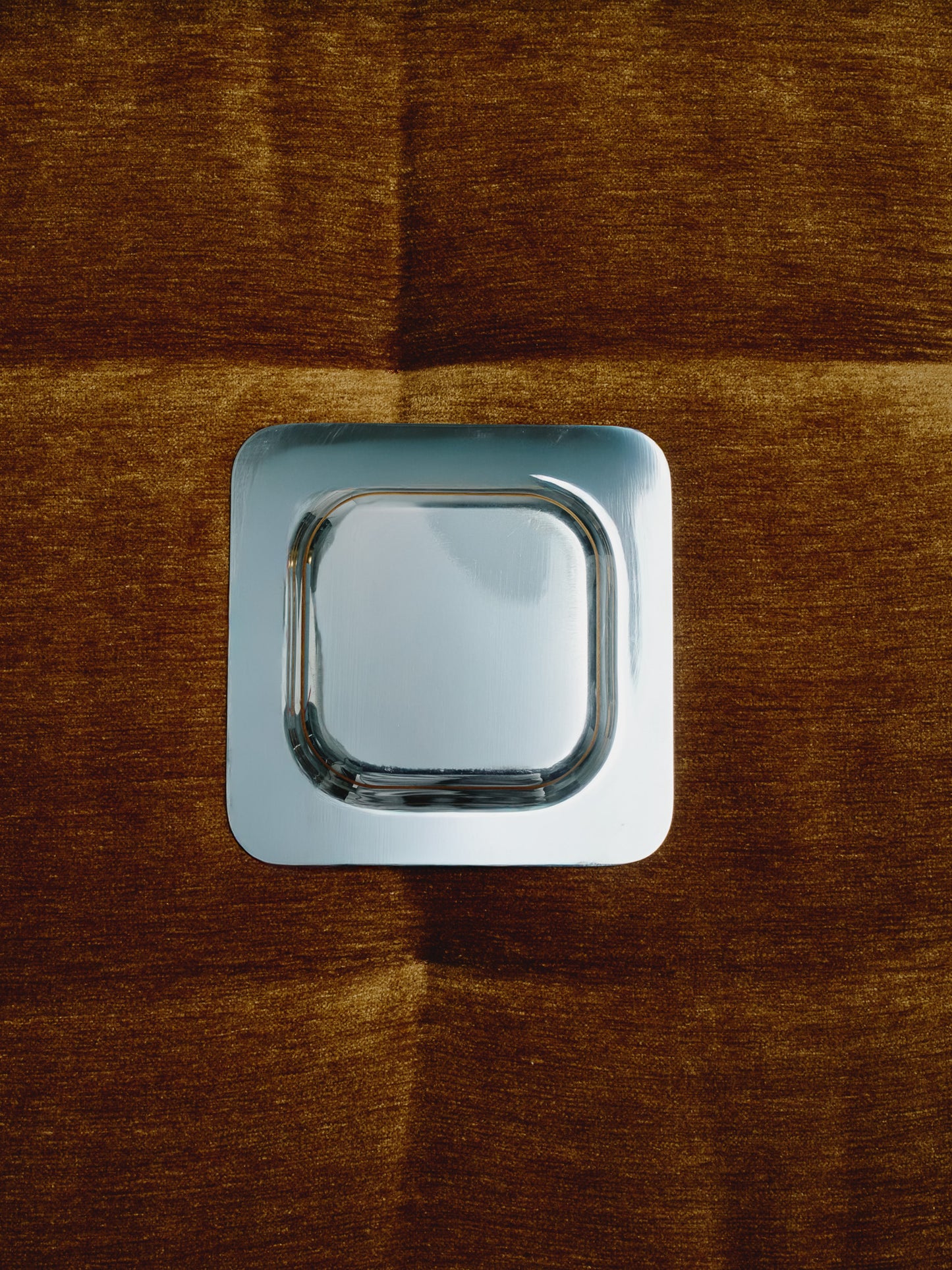 ASSIETTE À PÂTÉE EN MÉTAL ARGENTÉ POUR MOYEN CHIEN / CHAT, 1970s