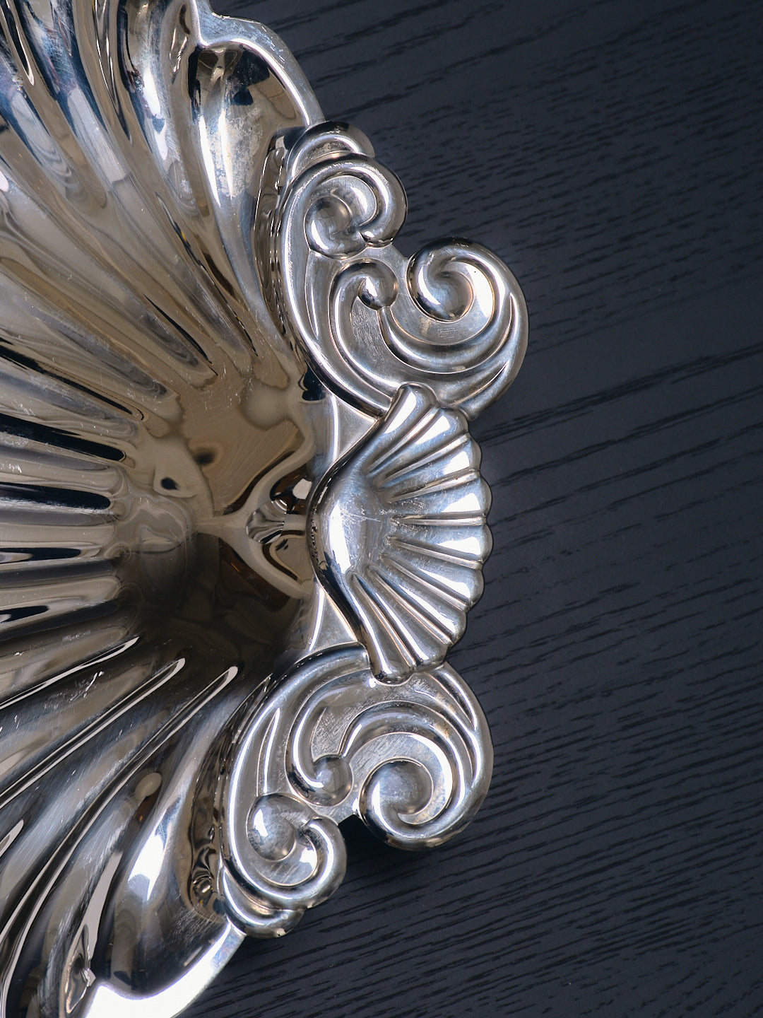 Large shell-shaped fruit bowl, 1970s 