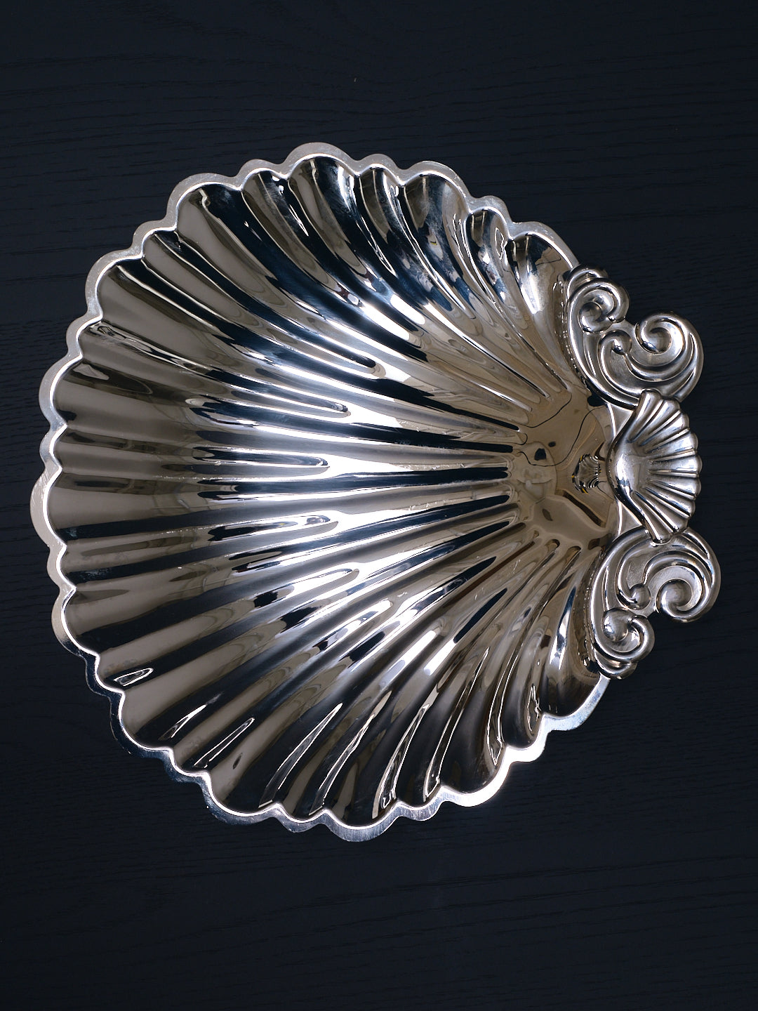 Large shell-shaped fruit bowl, 1970s 