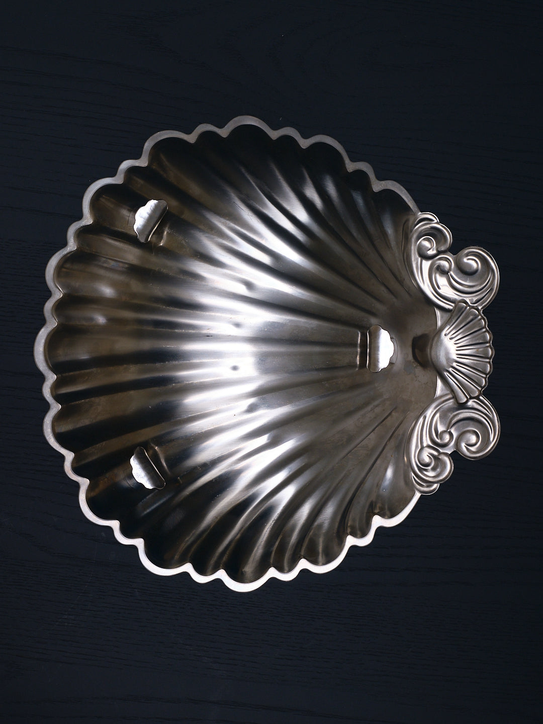 Large shell-shaped fruit bowl, 1970s 