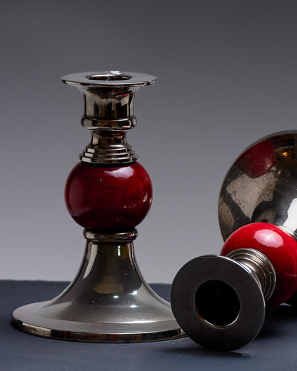 PAIRE DE BOUGEOIRS EN MÉTAL ET BOIS, 1970s