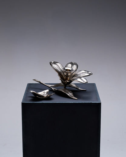 BOUGEOIR / CENDRIER FLORAL EN MÉTAL ARGENTÉ, 1970s