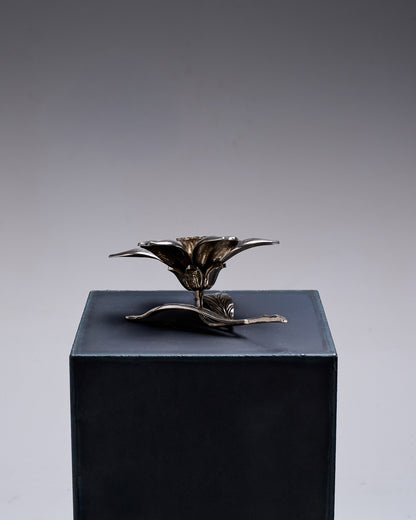 BOUGEOIR / CENDRIER FLORAL EN MÉTAL ARGENTÉ, 1970s