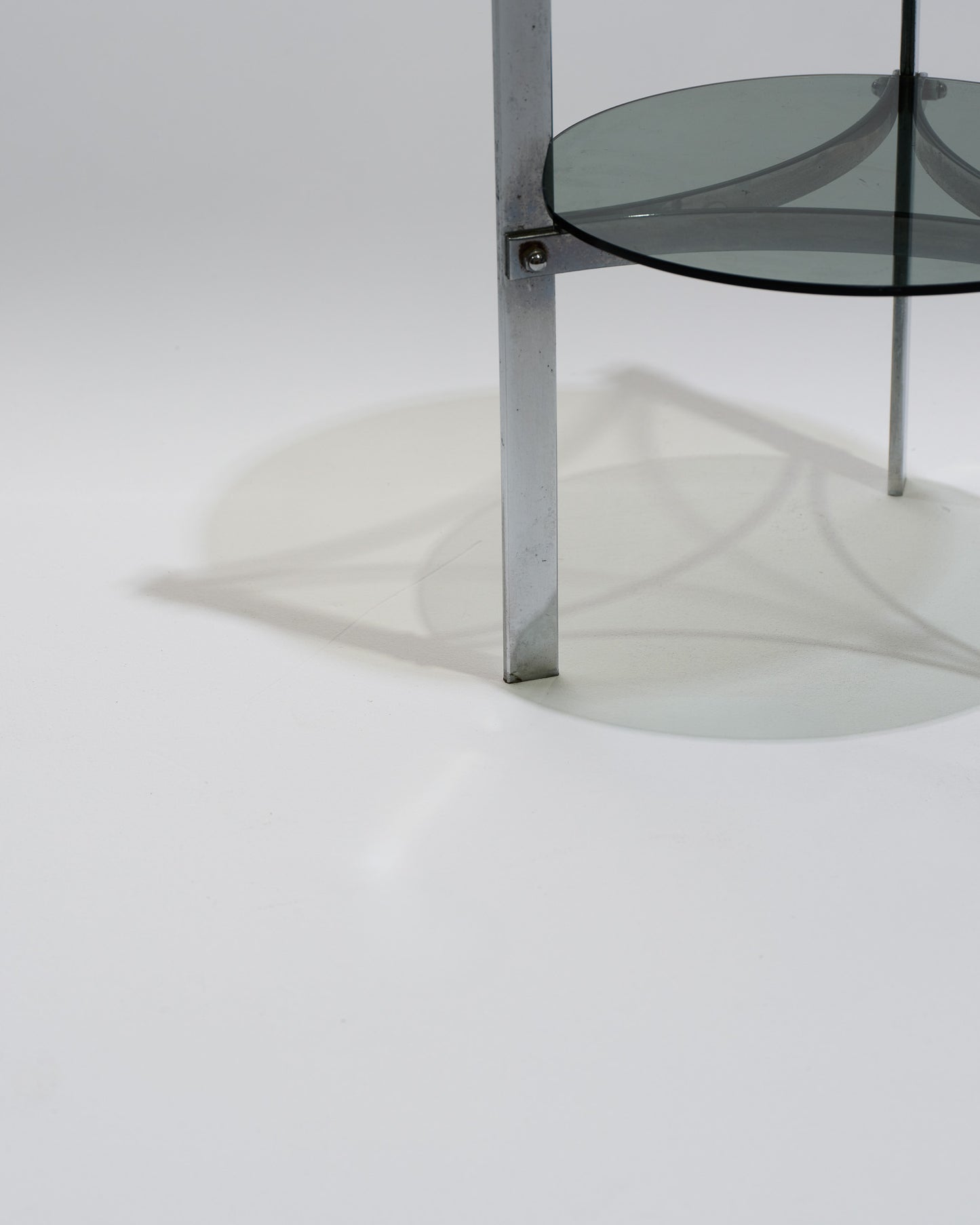 TABLE D'APPOINT EN MÉTAL ET VERRE, 1970s