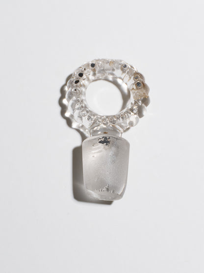 1 square glass carafe with twisted stopper