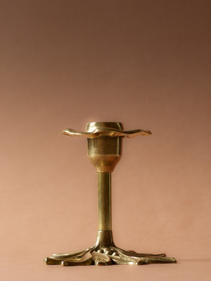 LOT 2 BOUGEOIRS EN LAITON, DÉCOR FLORAUX, 1960s