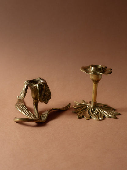 LOT 2 BOUGEOIRS EN LAITON, DÉCOR FLORAUX, 1960s