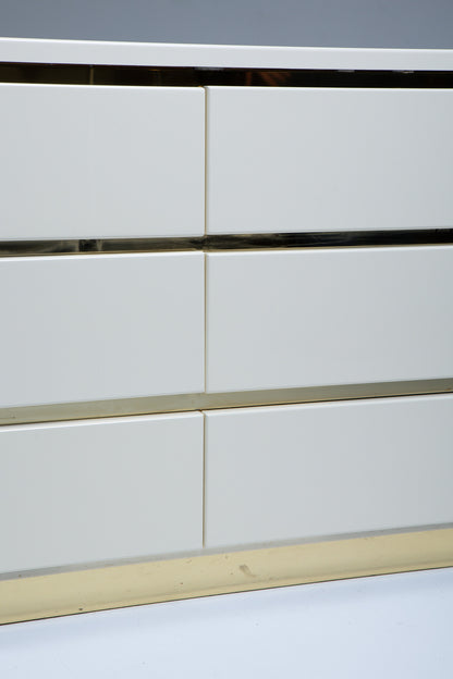 COMMODE EN LAQUE ET LAITON, ÉRIC MAVILLE, 1970s