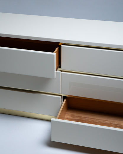 COMMODE EN LAQUE ET LAITON, ÉRIC MAVILLE, 1970s