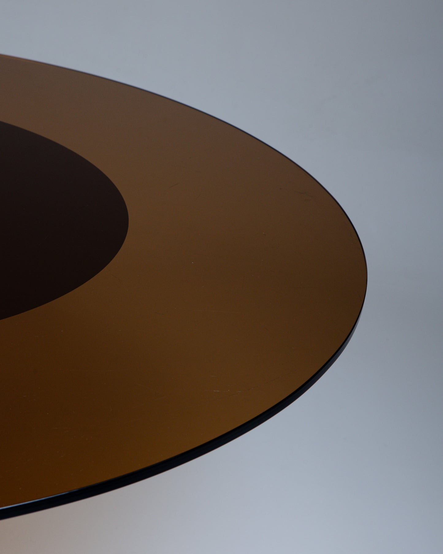 TABLE À MANGER EN LAITON ET VERRE, 1970s