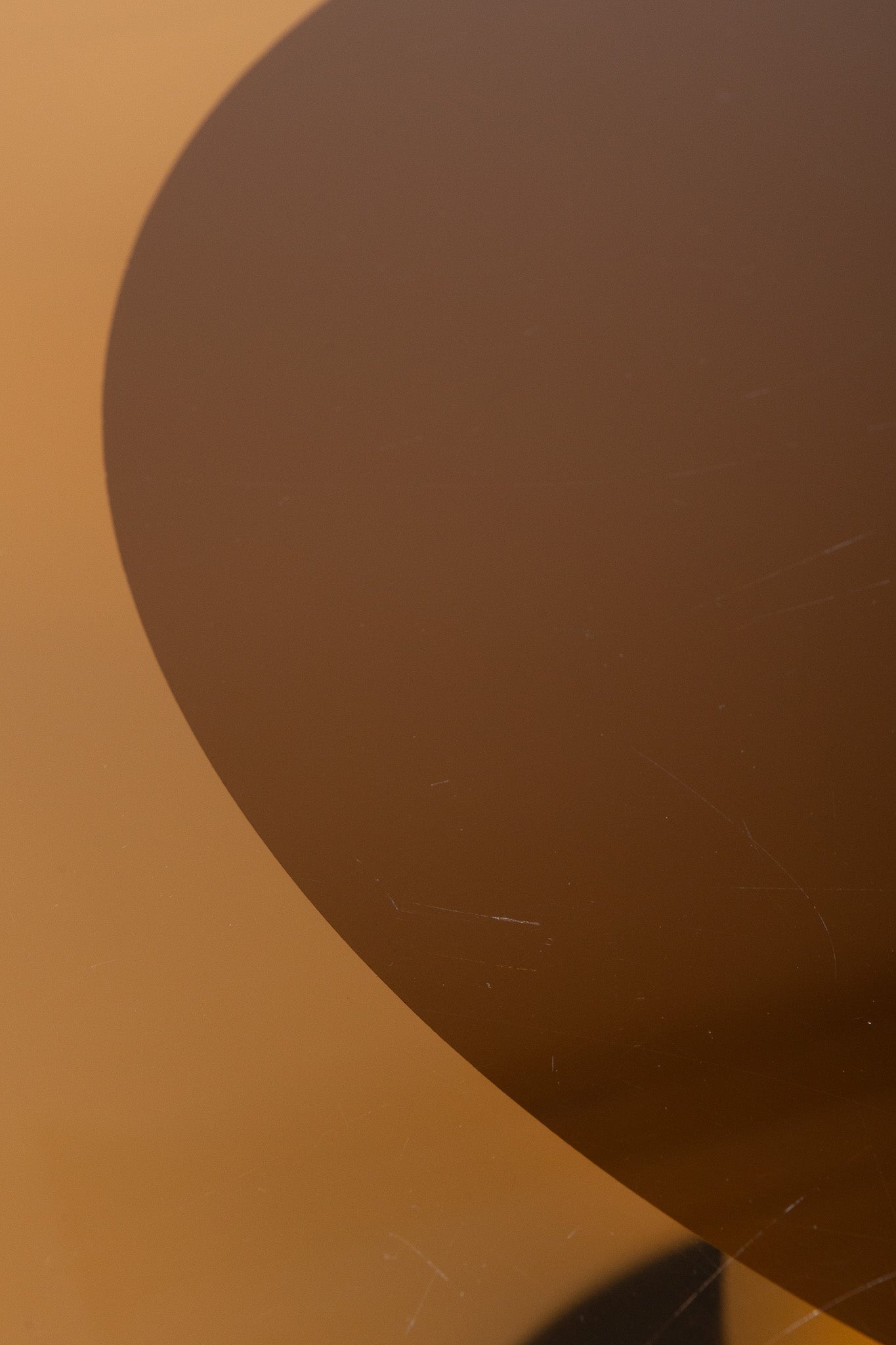 TABLE À MANGER EN LAITON ET VERRE, 1970s