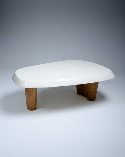 TABLE BASSE EN CHÊNE MASSIF, PIERRE AUGUSTIN ROSE