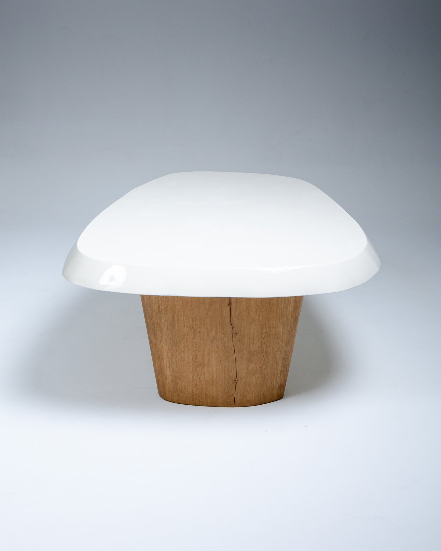 TABLE BASSE EN CHÊNE MASSIF, PIERRE AUGUSTIN ROSE