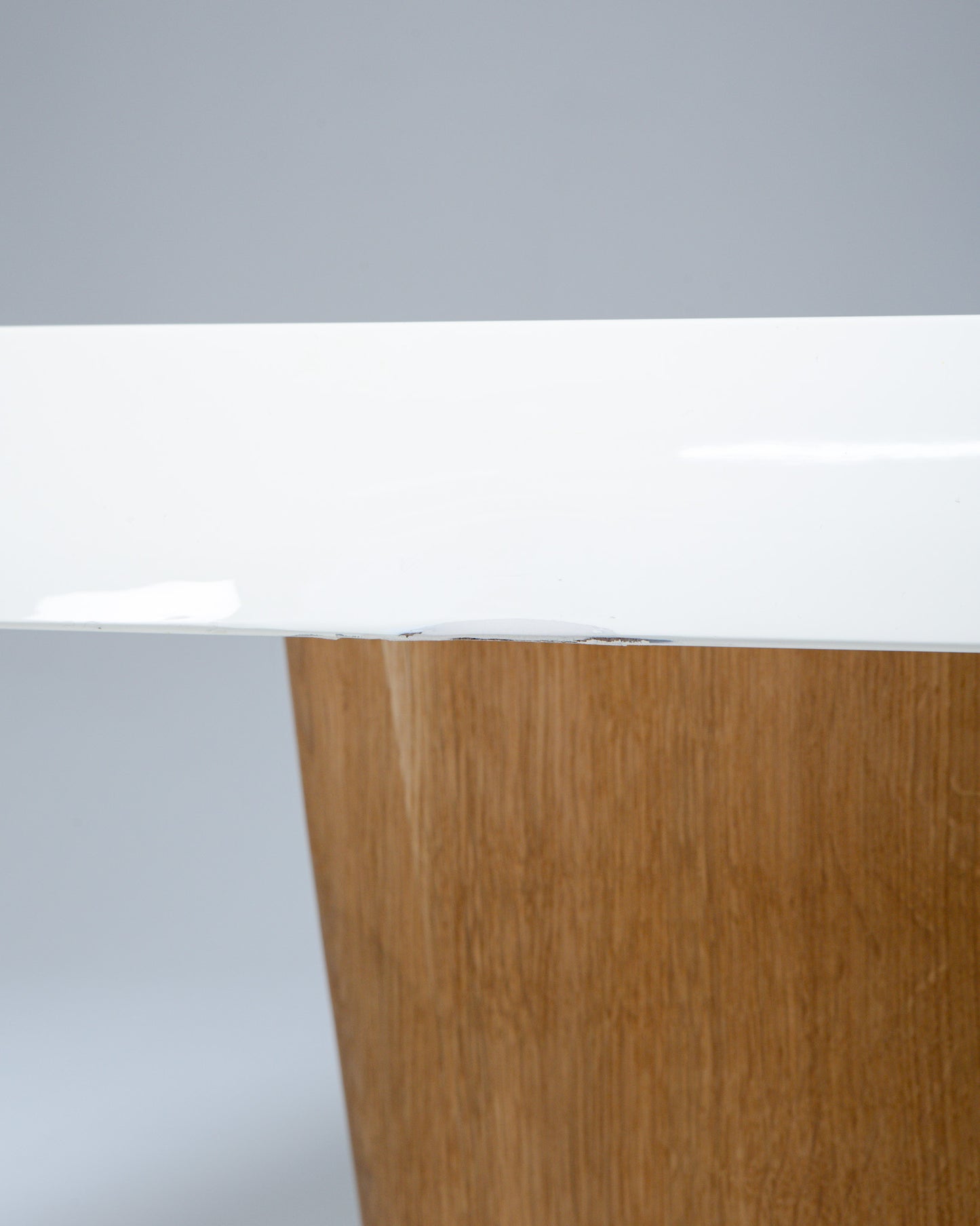 TABLE BASSE EN CHÊNE MASSIF, PIERRE AUGUSTIN ROSE