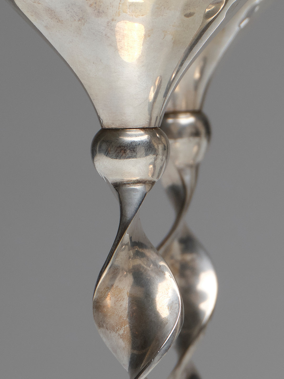 PAIRE DE 2 VERRES HAUT EN MÉTAL ARGENTÉ