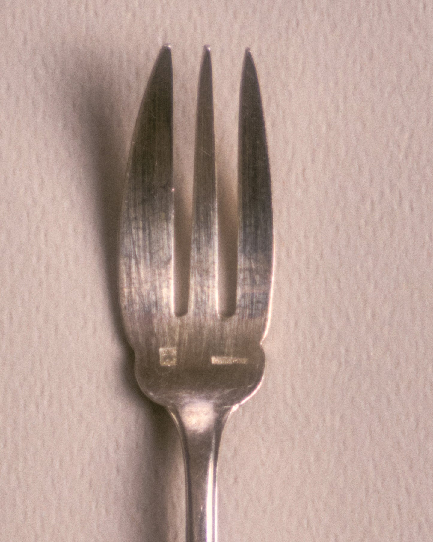 SERVICE DE FOURCHETTES À DESSERT EN MÉTAL ARGENTÉ, ART DÉCO