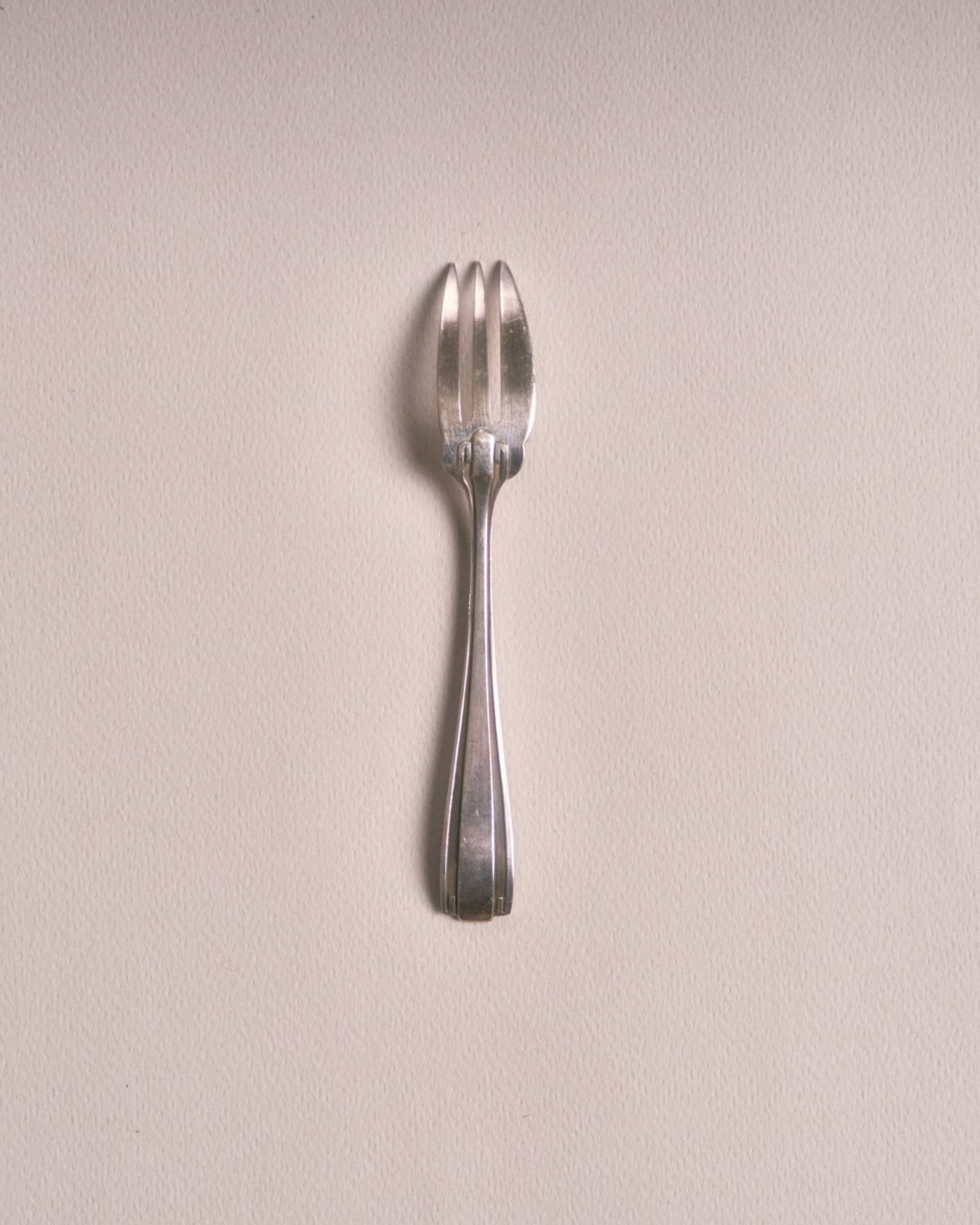 SERVICE DE FOURCHETTES À DESSERT EN MÉTAL ARGENTÉ, ART DÉCO