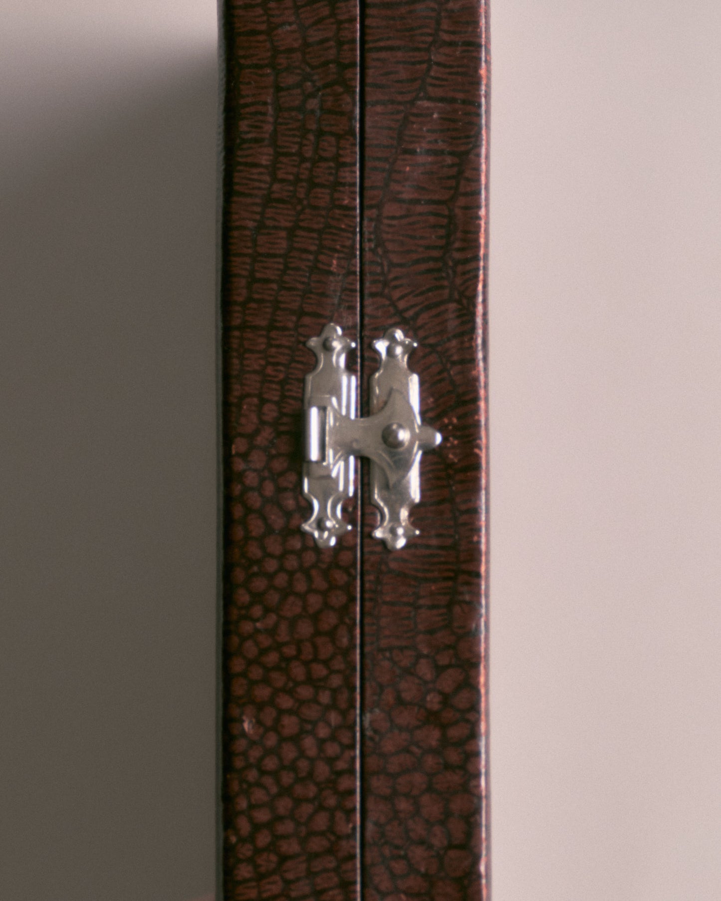 SERVICE DE FOURCHETTES À DESSERT EN MÉTAL ARGENTÉ, ART DÉCO