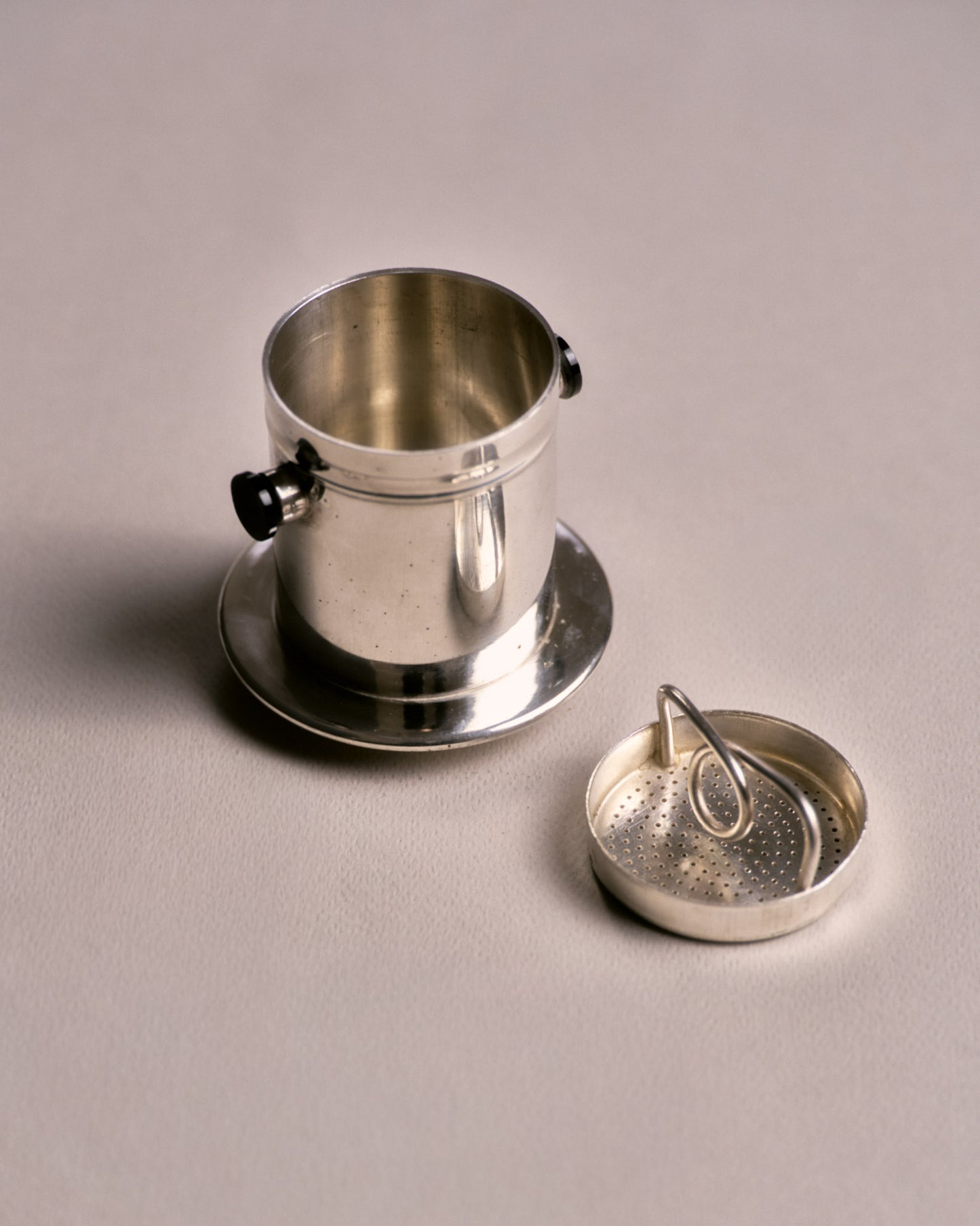 SILVER-PLATED METAL COFFEE FILTER