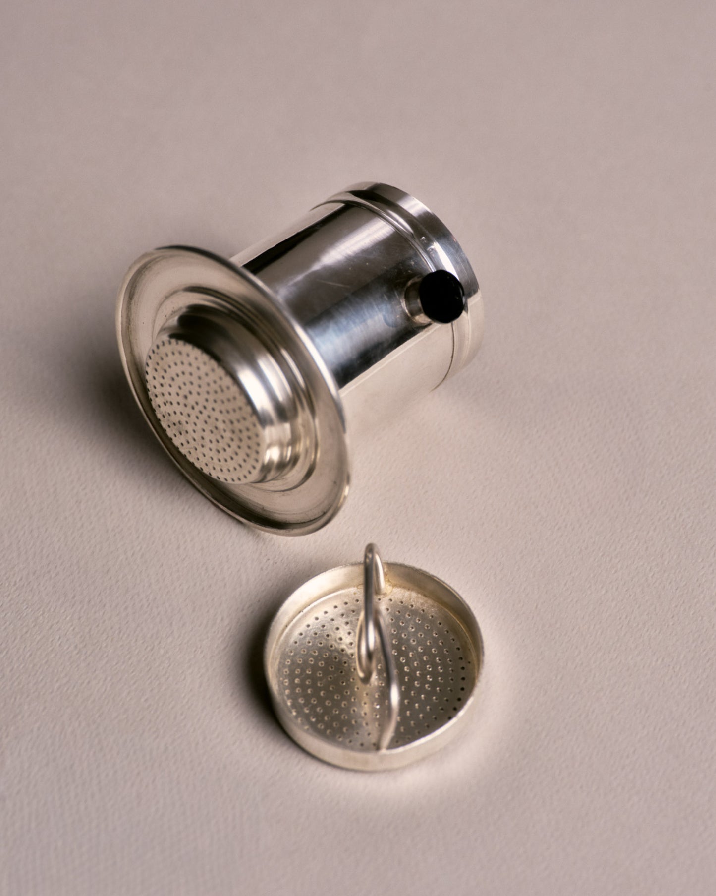 SILVER-PLATED METAL COFFEE FILTER