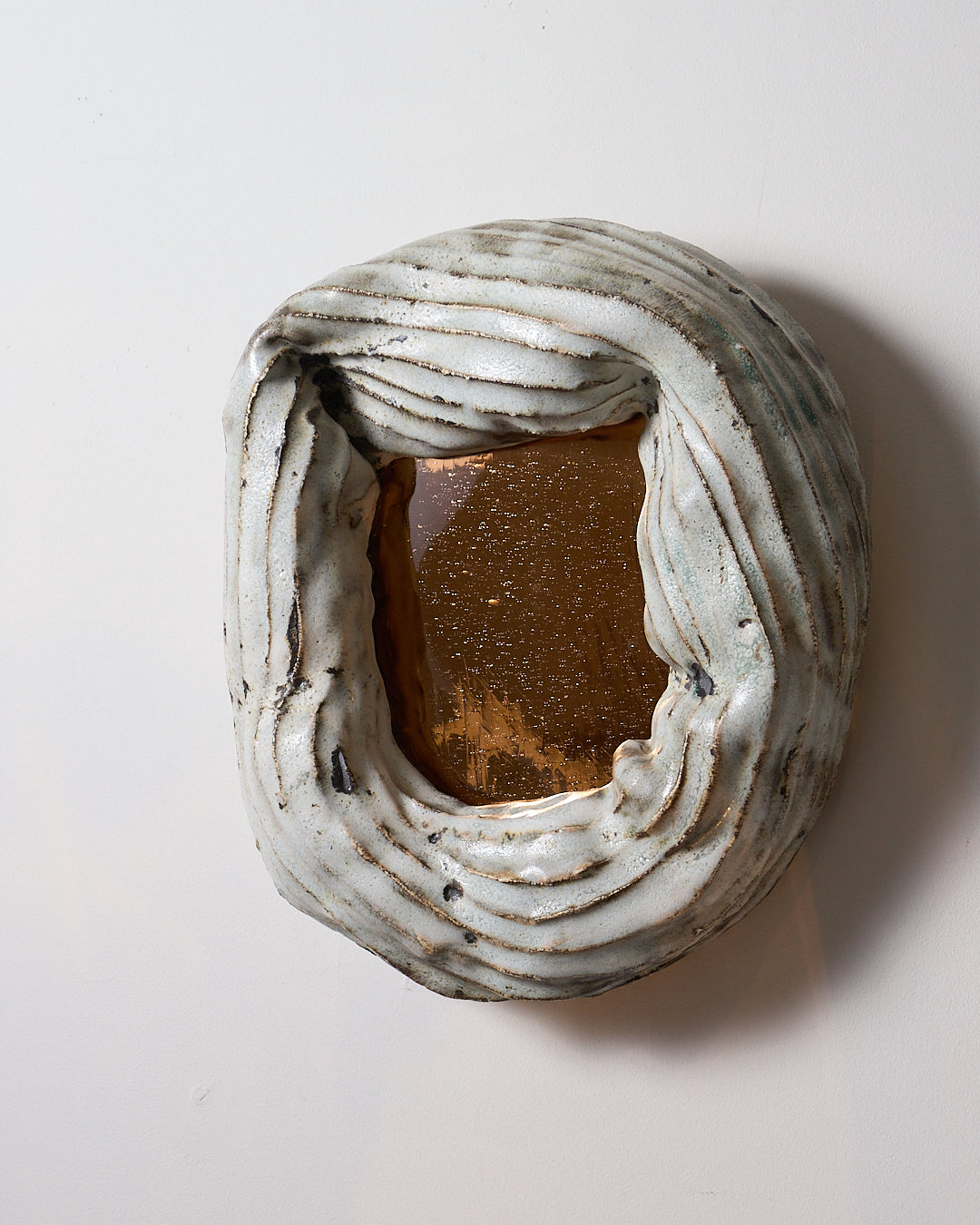 PETIT MIROIR CÉRAMIQUE ET VERRE DORÉ