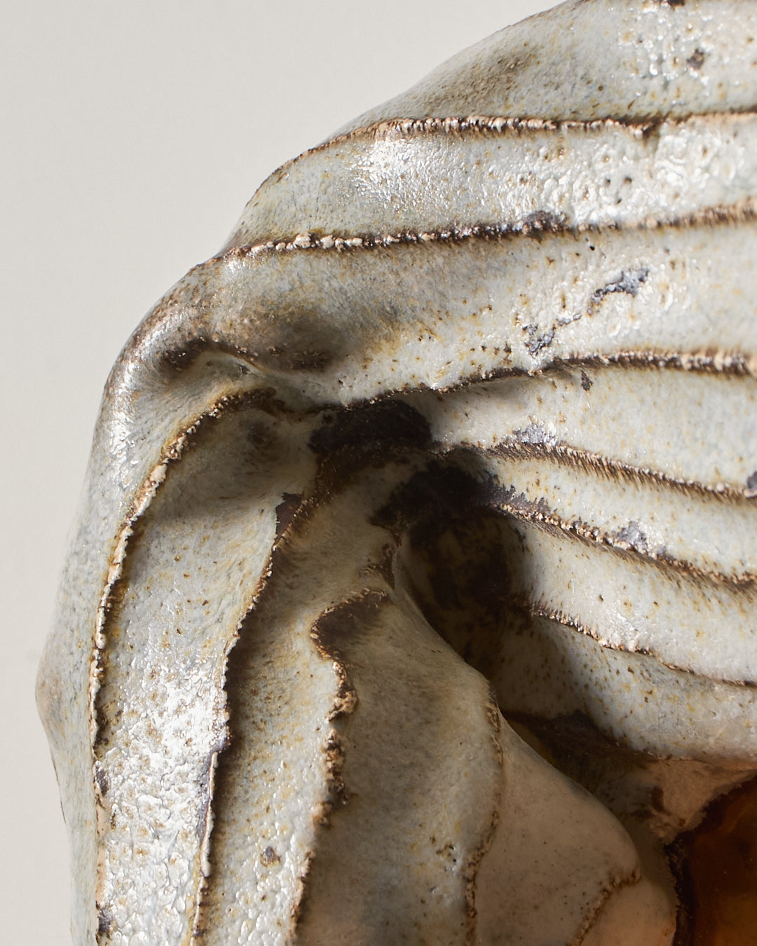 PETIT MIROIR CÉRAMIQUE ET VERRE DORÉ