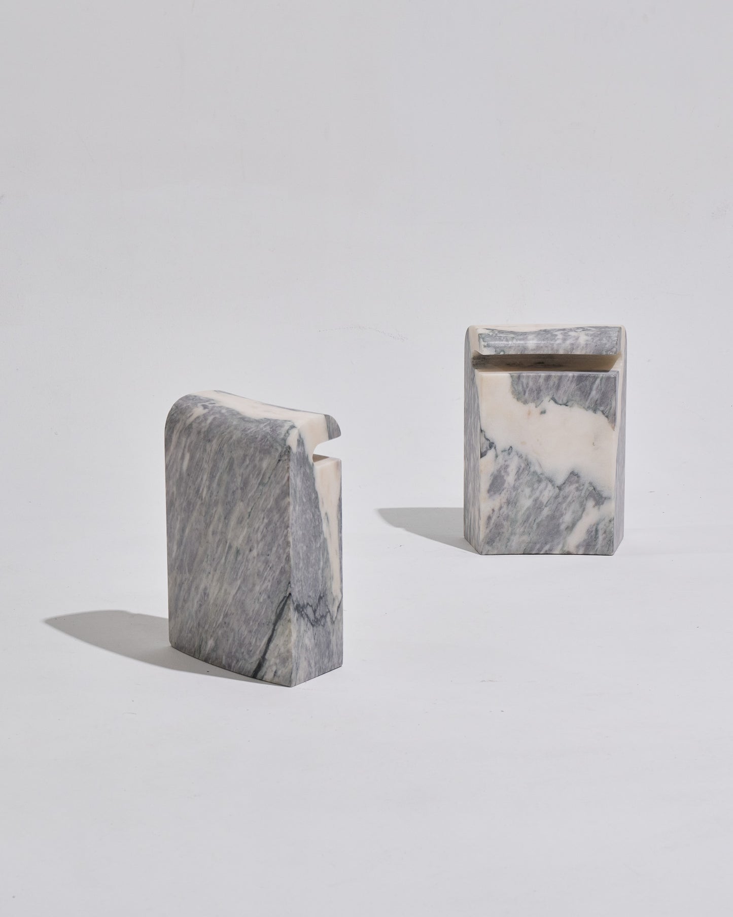 TABLE BASSE EN MARBRE BLANC ET GRIS