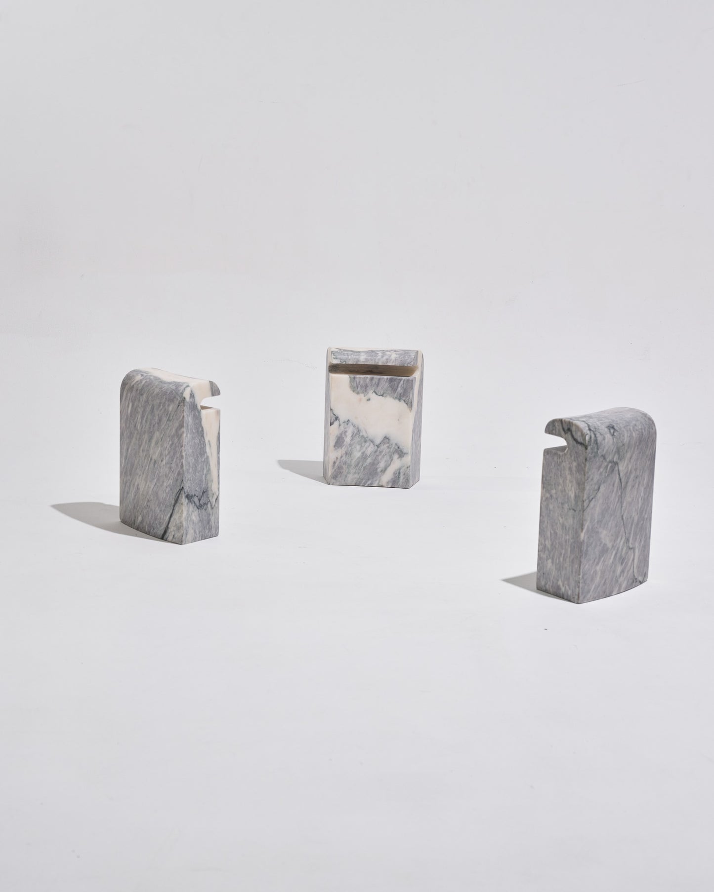 TABLE BASSE EN MARBRE BLANC ET GRIS