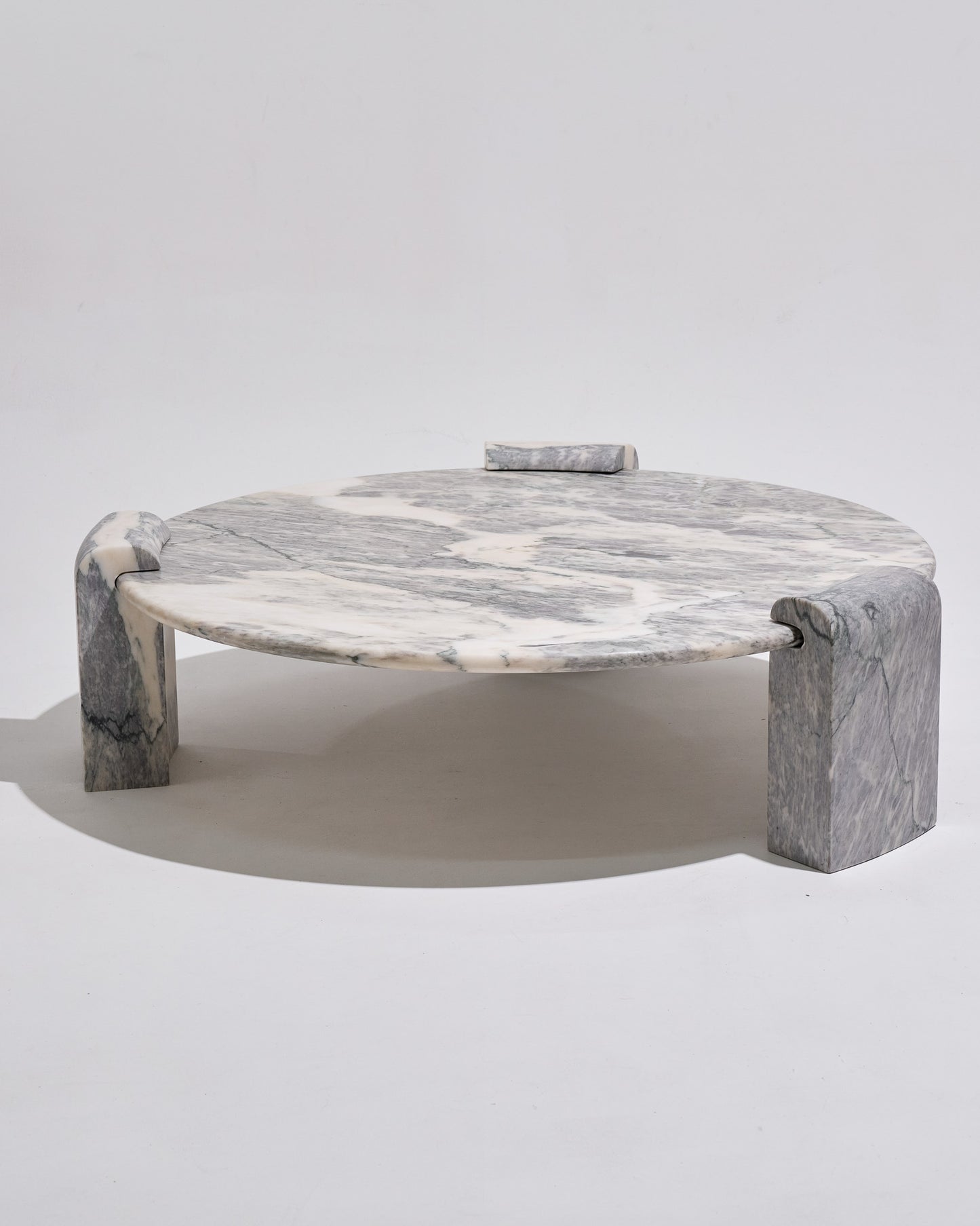 TABLE BASSE EN MARBRE BLANC ET GRIS