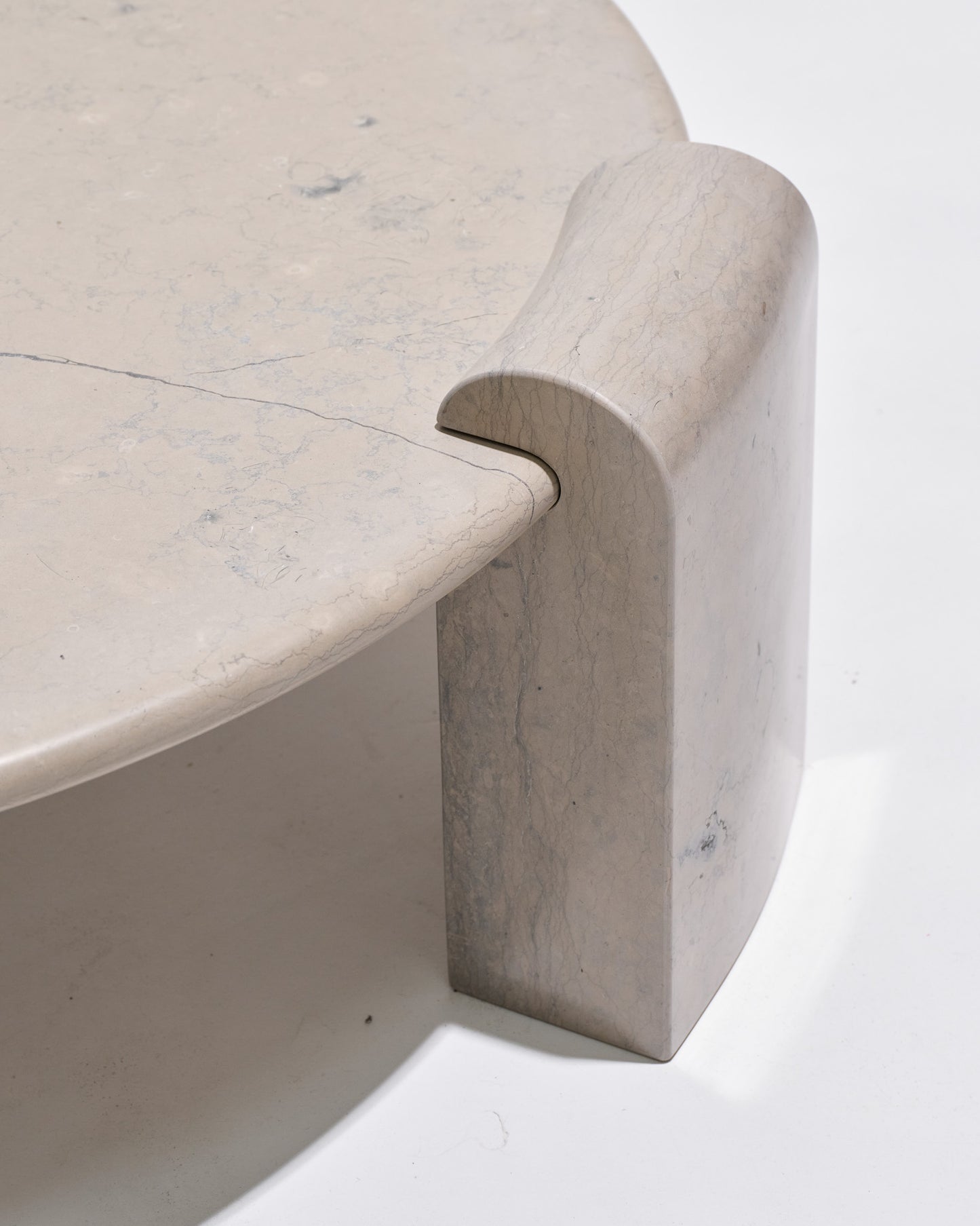 TABLE BASSE EN MARBRE