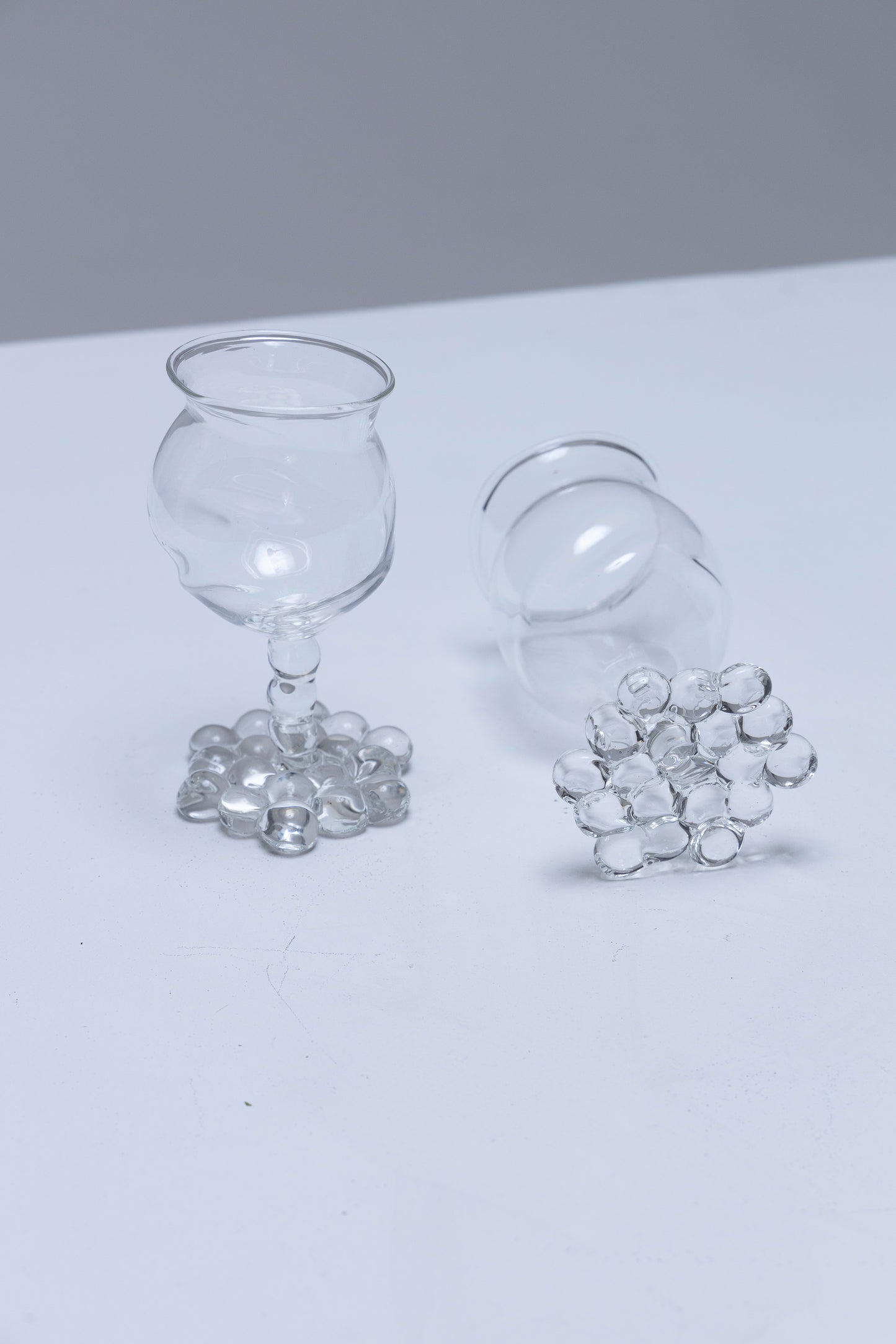 PAIR OF WINE GLASSES