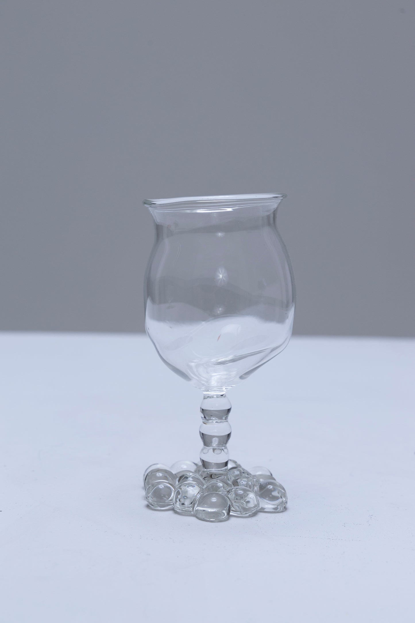 PAIR OF WINE GLASSES