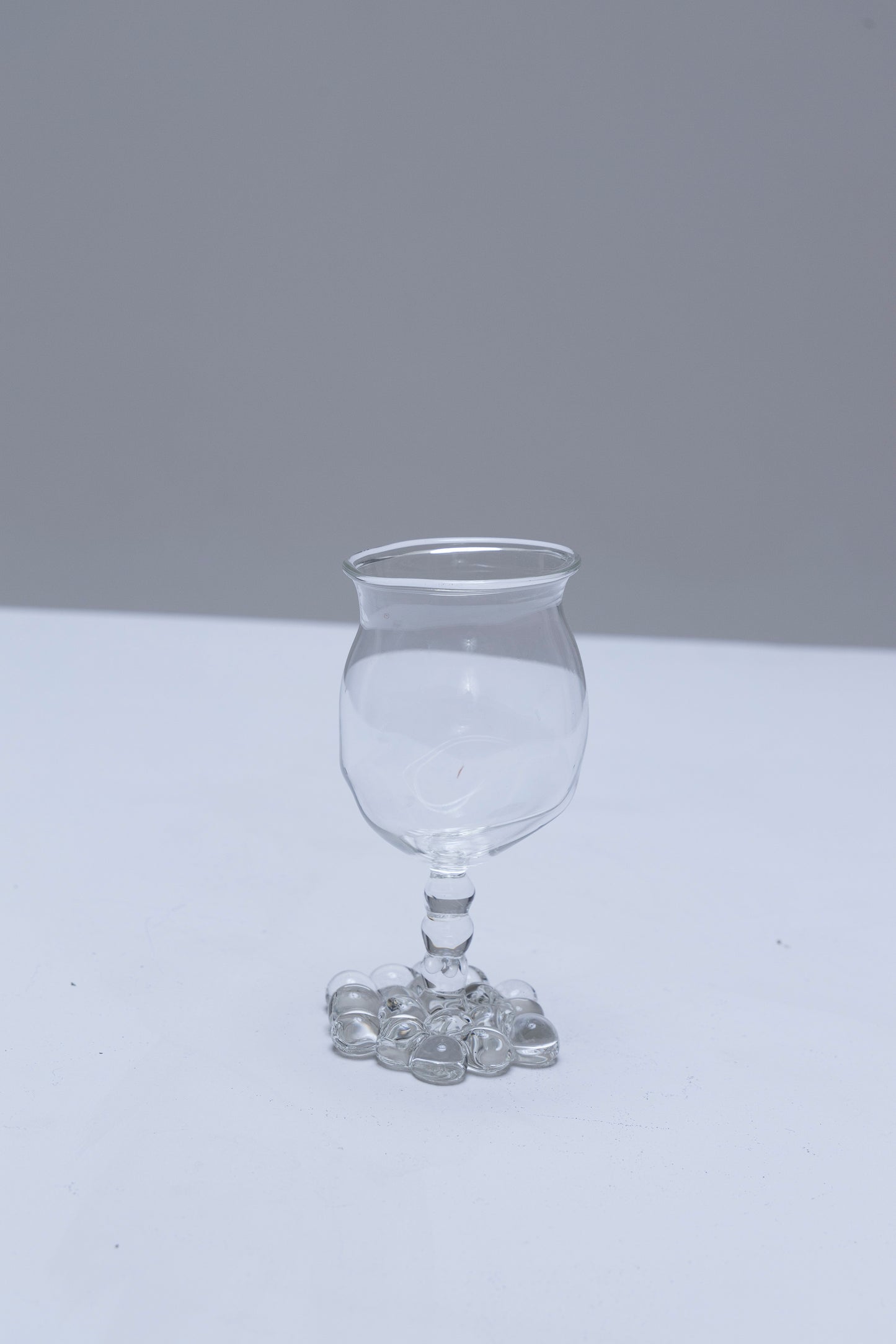 PAIR OF WINE GLASSES