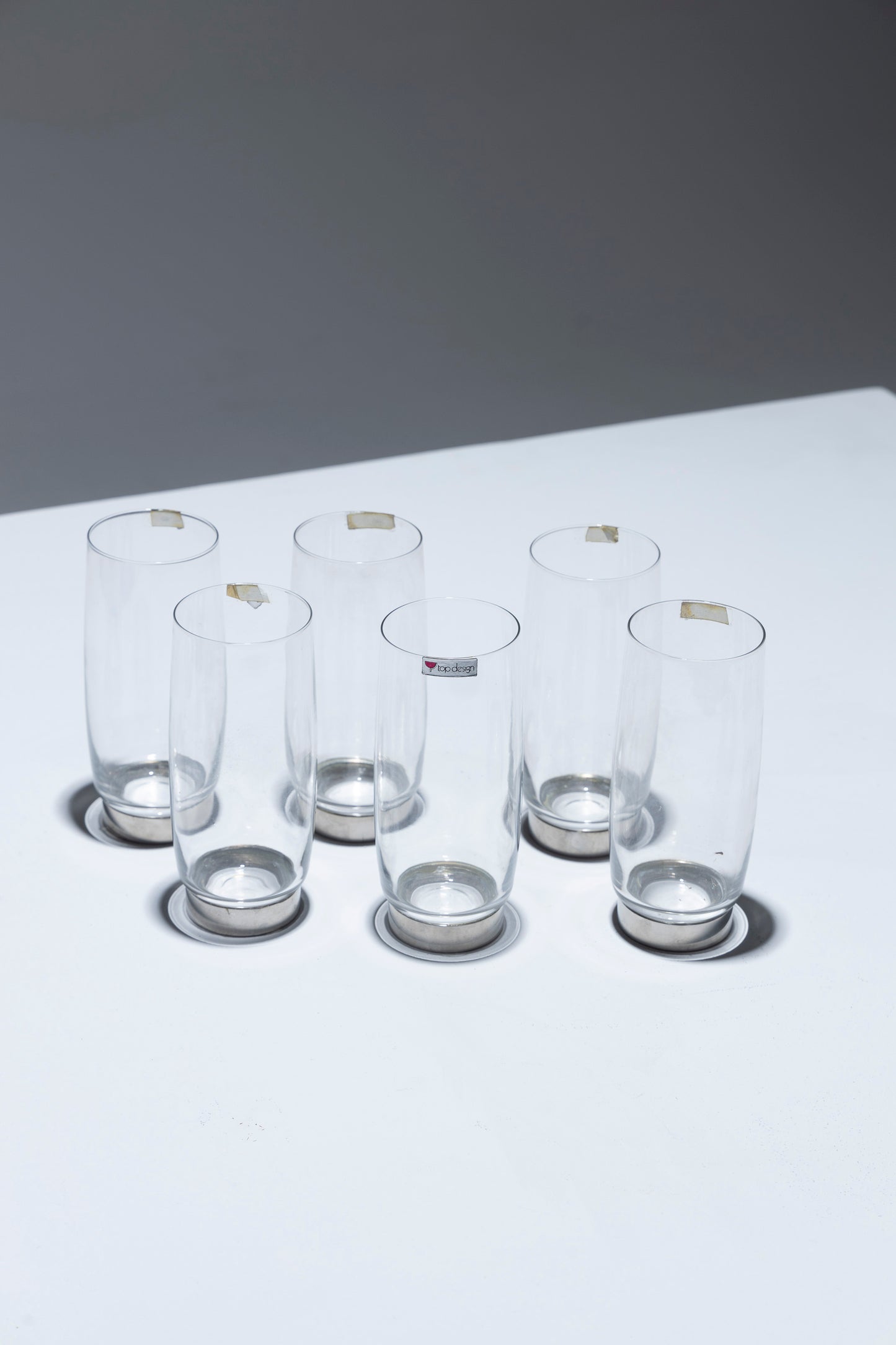 SET DE SIX VERRES EN CRISTAL ET MÉTAL