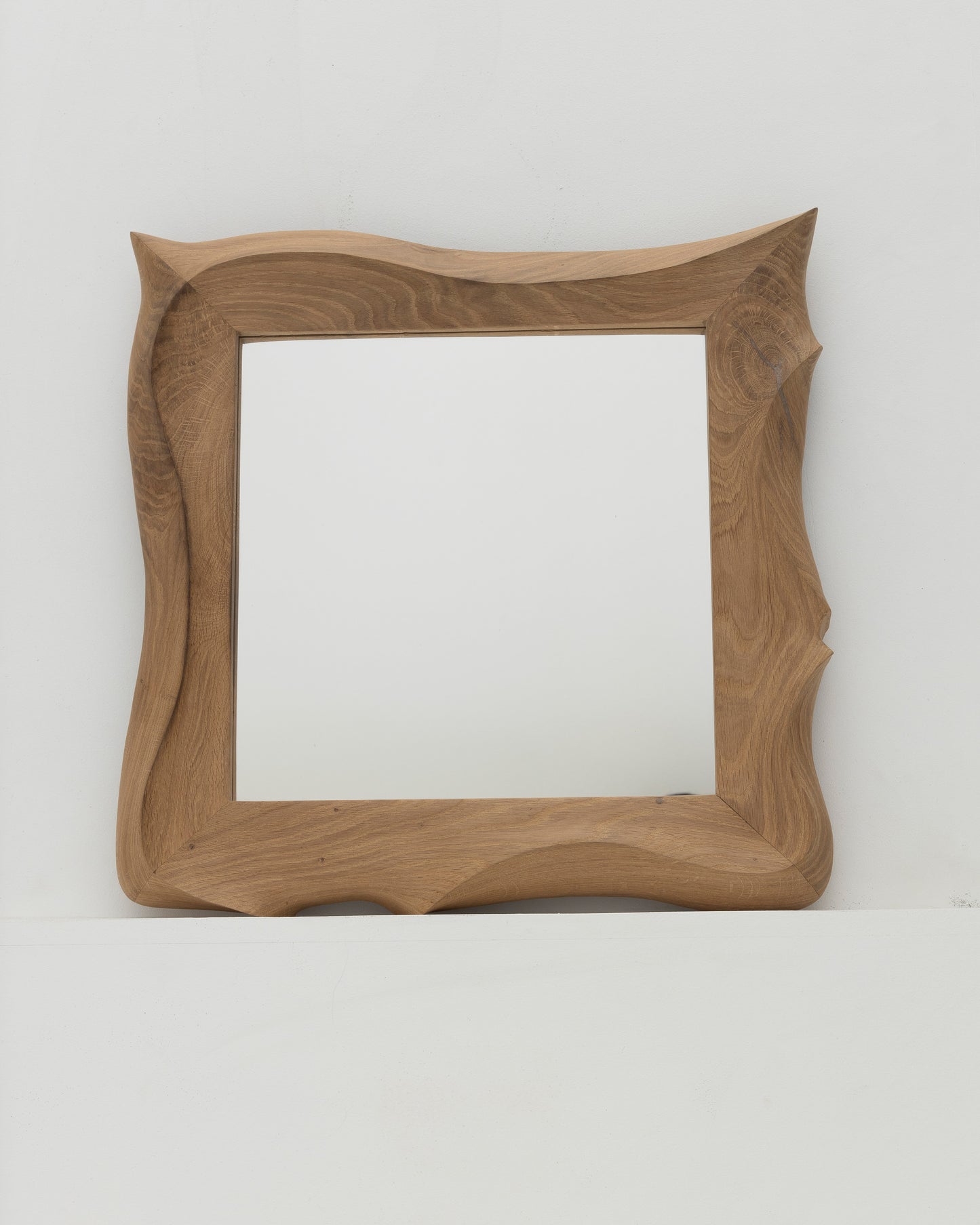 MIROIR EN CHÊNE SCULPTÉ