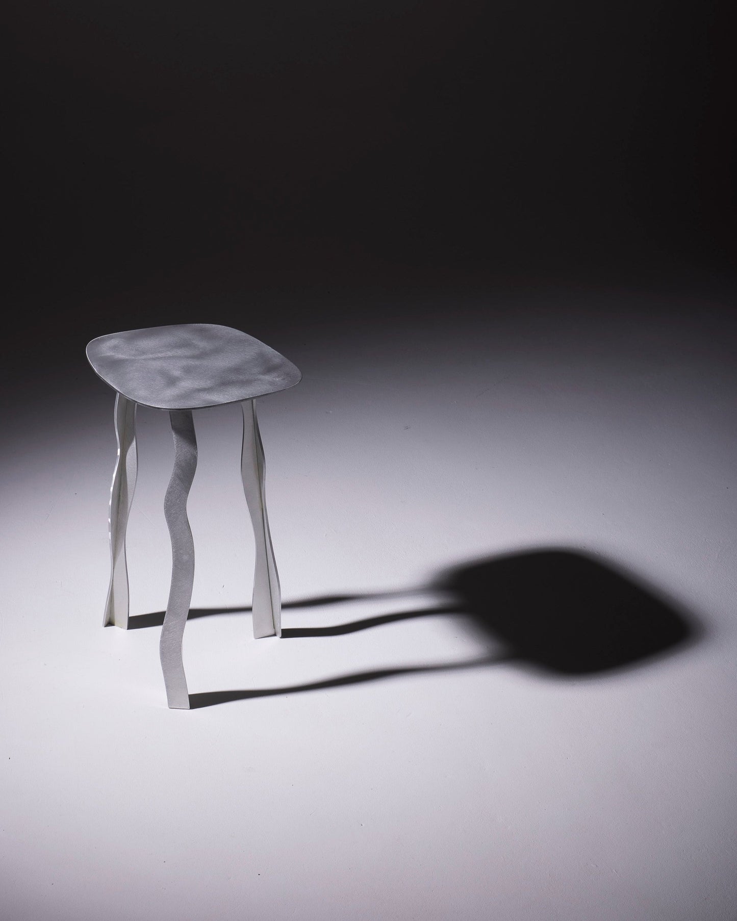 TABOURET EN ALUMINIUM