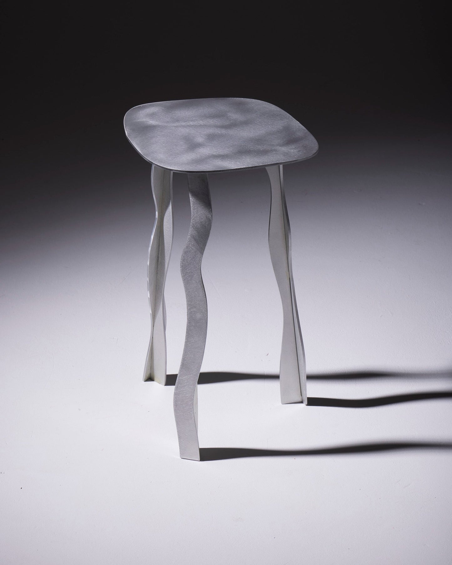 TABOURET EN ALUMINIUM